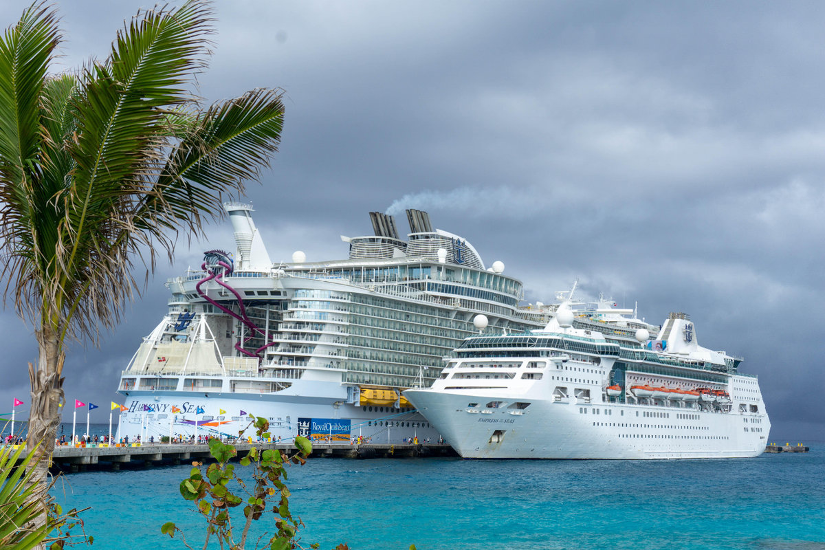 Image for sailing-the-seas-exploring-the-allure-of-large-and-small-cruise-ships